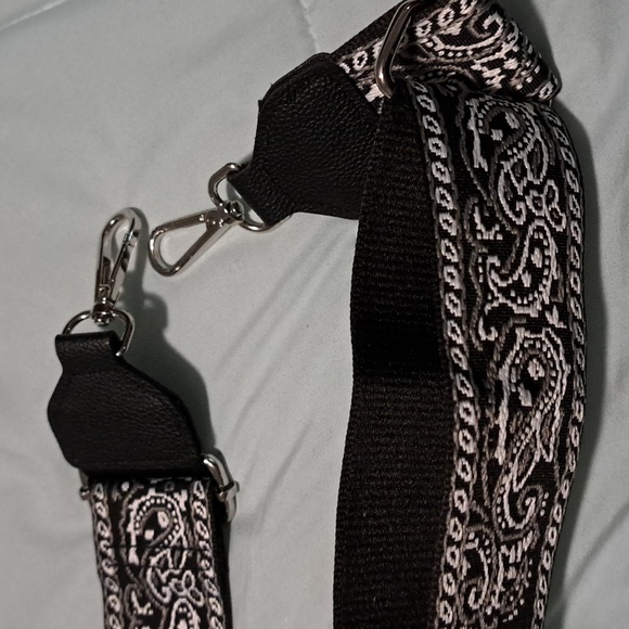Purse strap....Guitar strap.  Absoulutely gorgeous - Picture 2 of 3